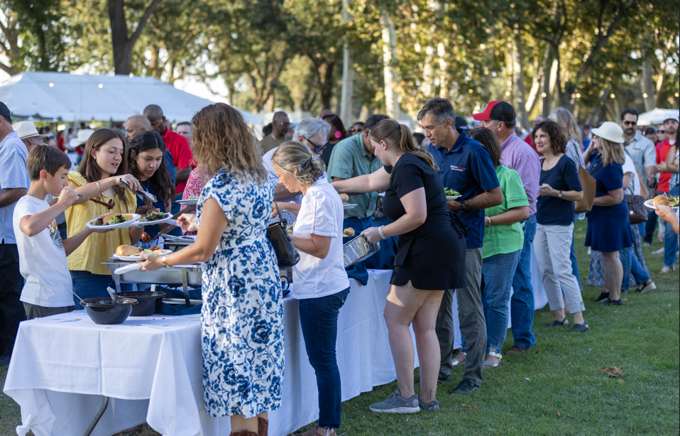 Ag Boosters BBQ Dinner Line