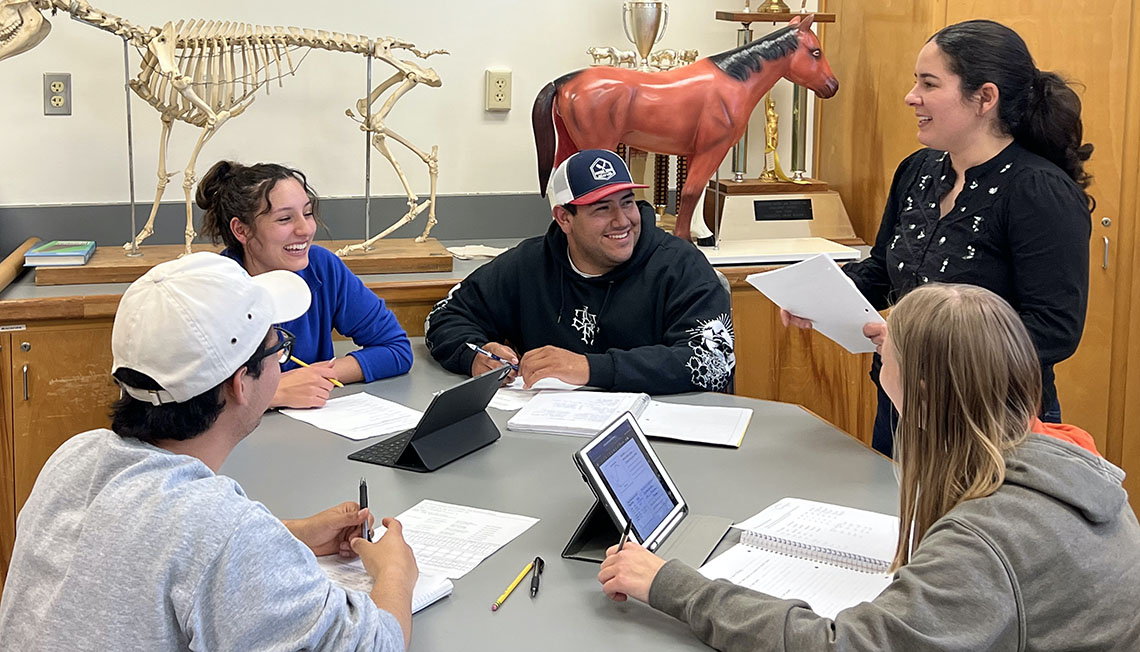 Montserrat Perez Valdez teaching students in classroom
