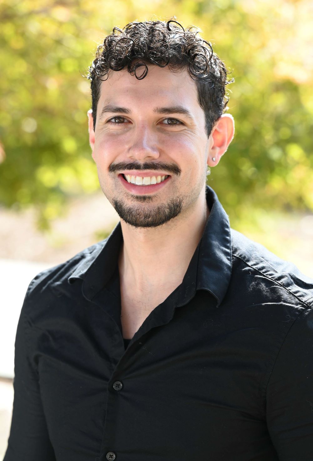 Headshot image of graduate student Arturo Delgadillo.