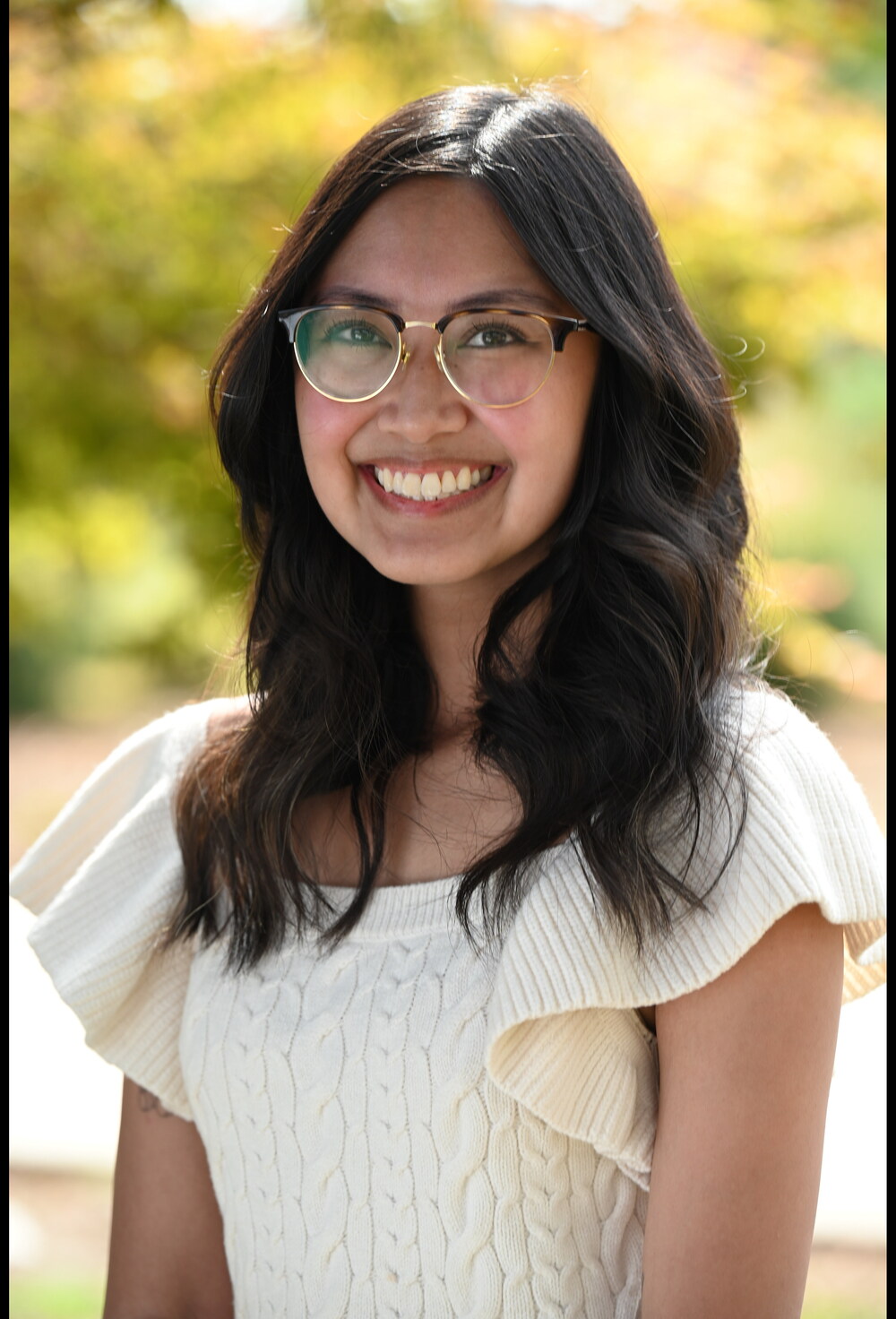 Headshot image of graduate student Neeca de Castro
