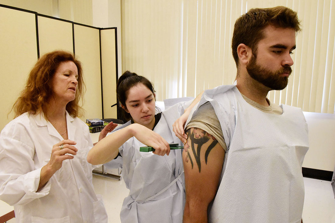 Dr. Lisa Herzig and students in body analysis lab 
