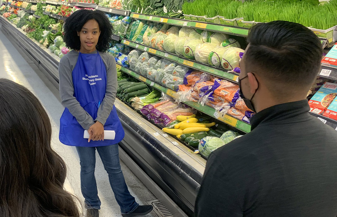 Diymond Walker gives a BUlldogs in teh Grocery public tour