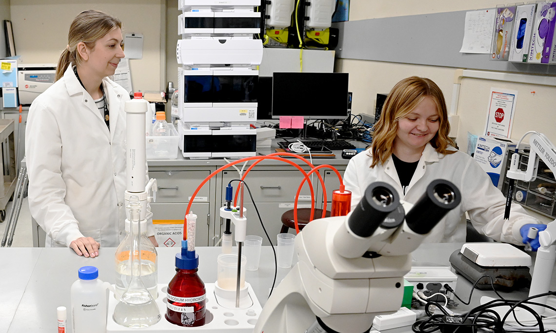 Emily Wilkins and graduate student Whitney Cheatwood in department labortary